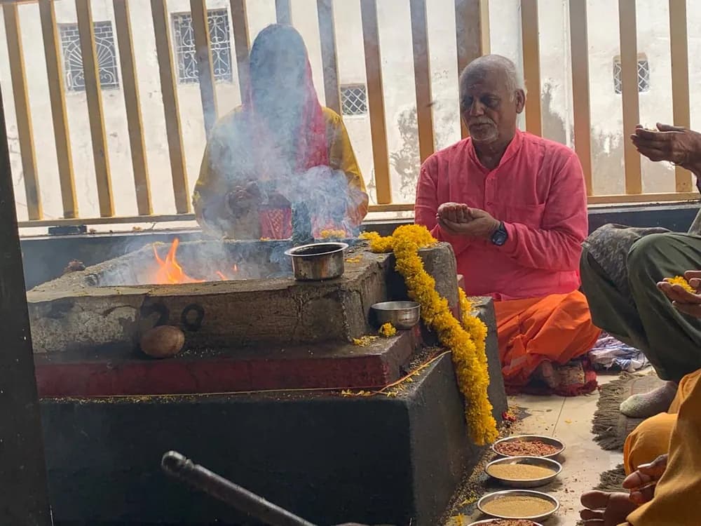 यज्ञ में आहुति