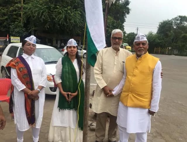 साथियों के साथ